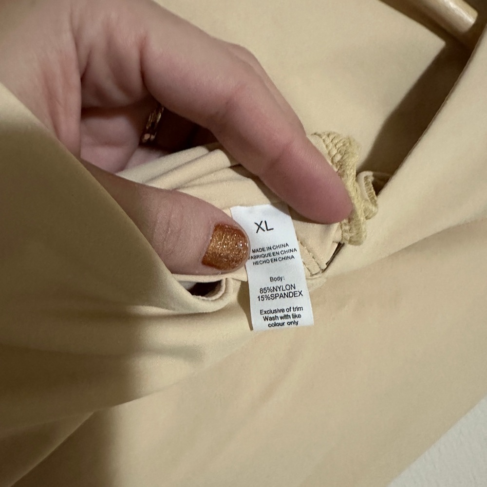 ♻️ NWT: Beige Long Sleeve Bodysuit - Picture 4 of 6